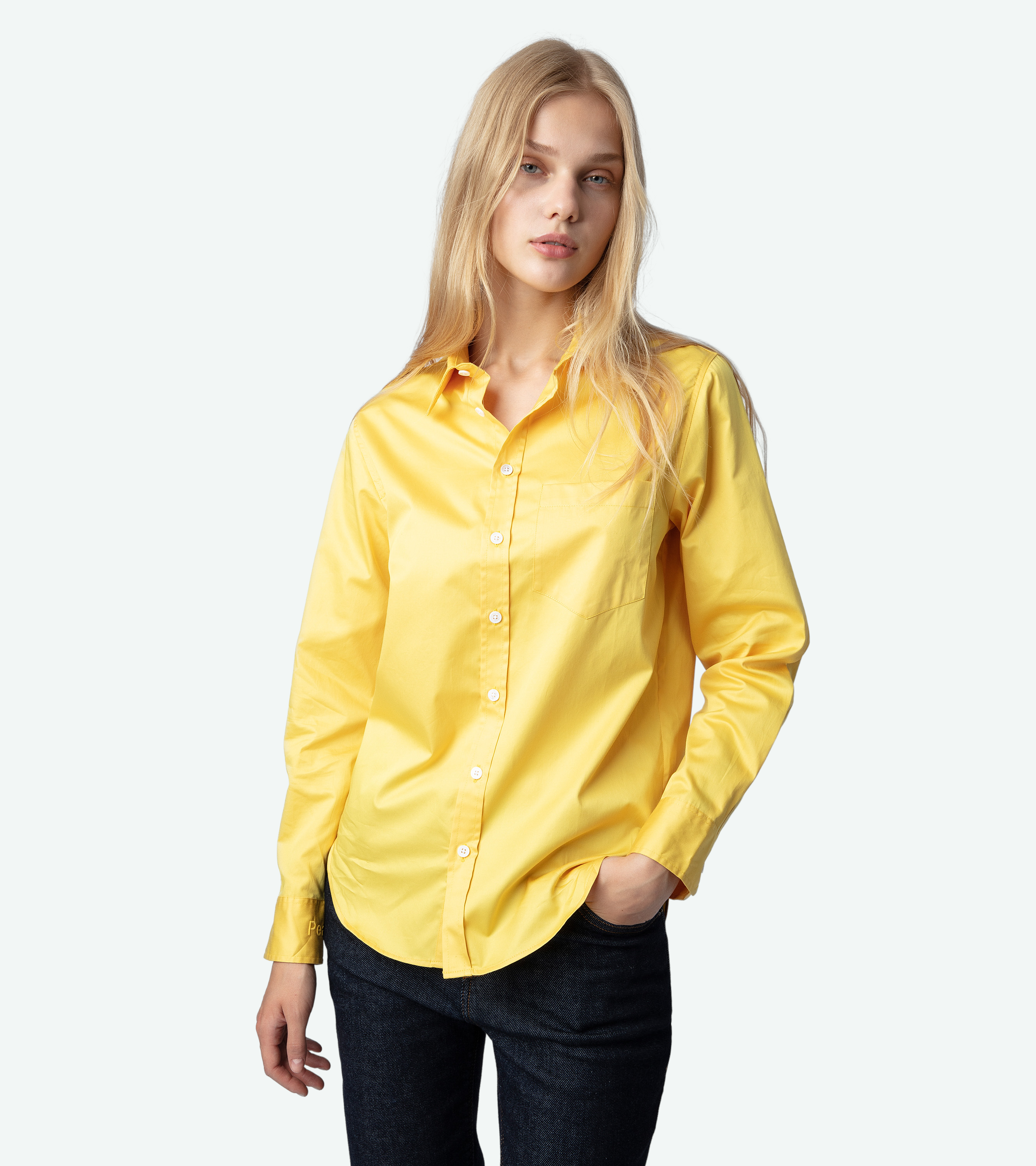 Camicia Taskiz - Camicia gialla da donna in cotone con ricamo "Peace" sulla manica sinistra.